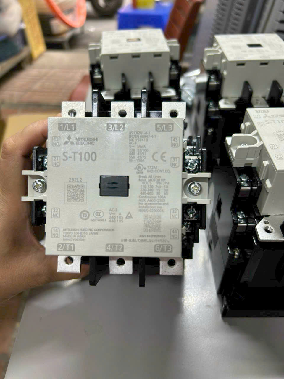Thiết bị khởi động từ (contactor) Mitsubishi S-T100